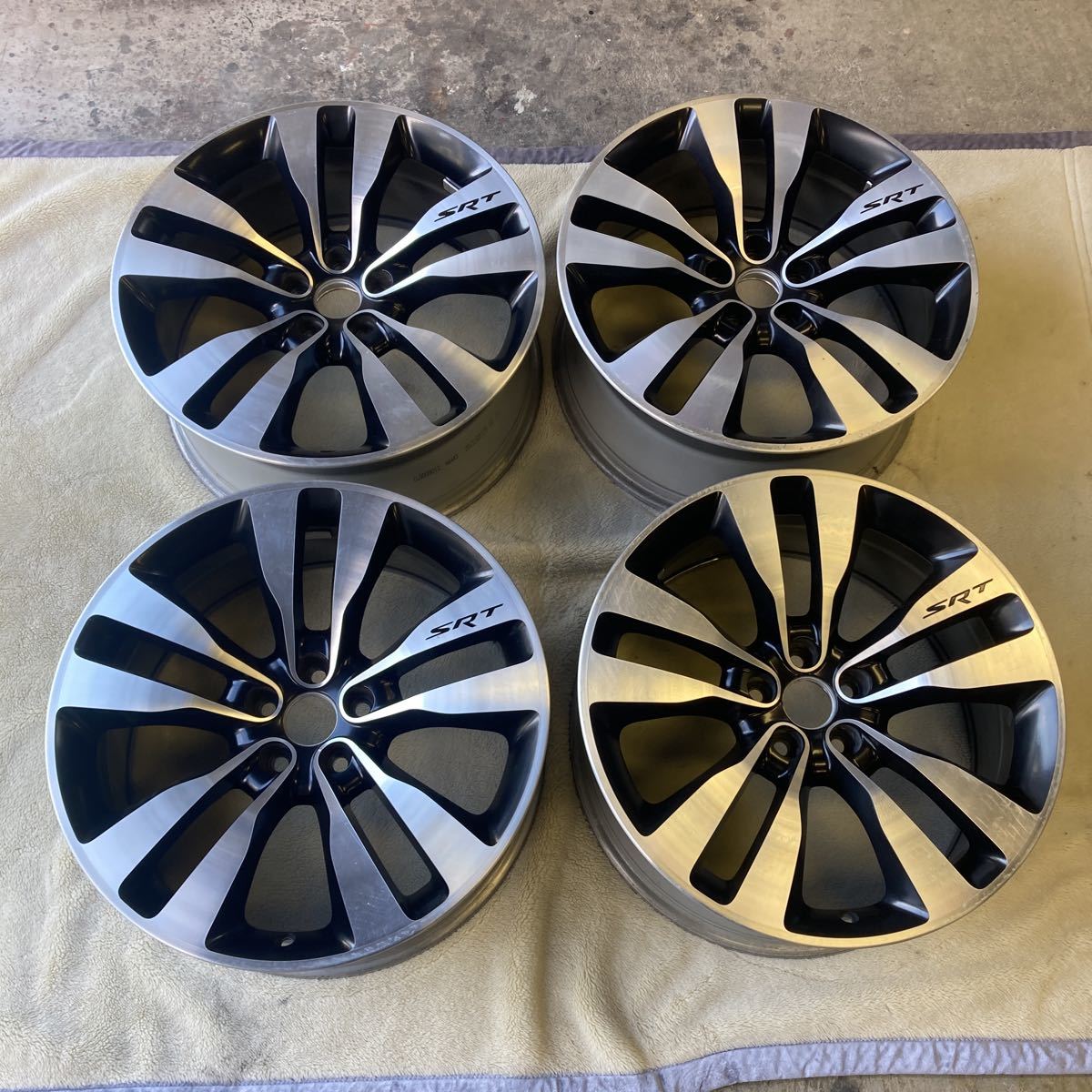  DODGE ダッジ ダッヂ チャージャー SRT8 純正 20&times;9j+25.5 PCD/115/5H 4本 検:チャレンジャー 300C マグナム(5穴)｜売買されたオークション情報、yahooの商品情報をアーカイブ公開 - オークファン 5穴