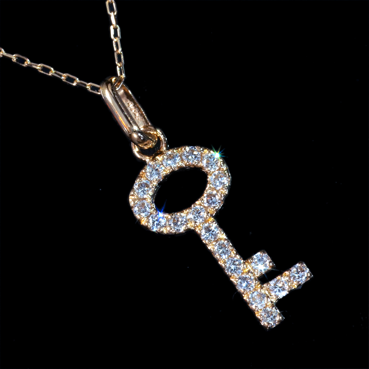 *PN6326YG【贅沢を好まず、品があってシンプルな暮らし】幸運の鍵 天然上質ダイヤモンド０．１２ct 最高級18金無垢ネックレス 新品