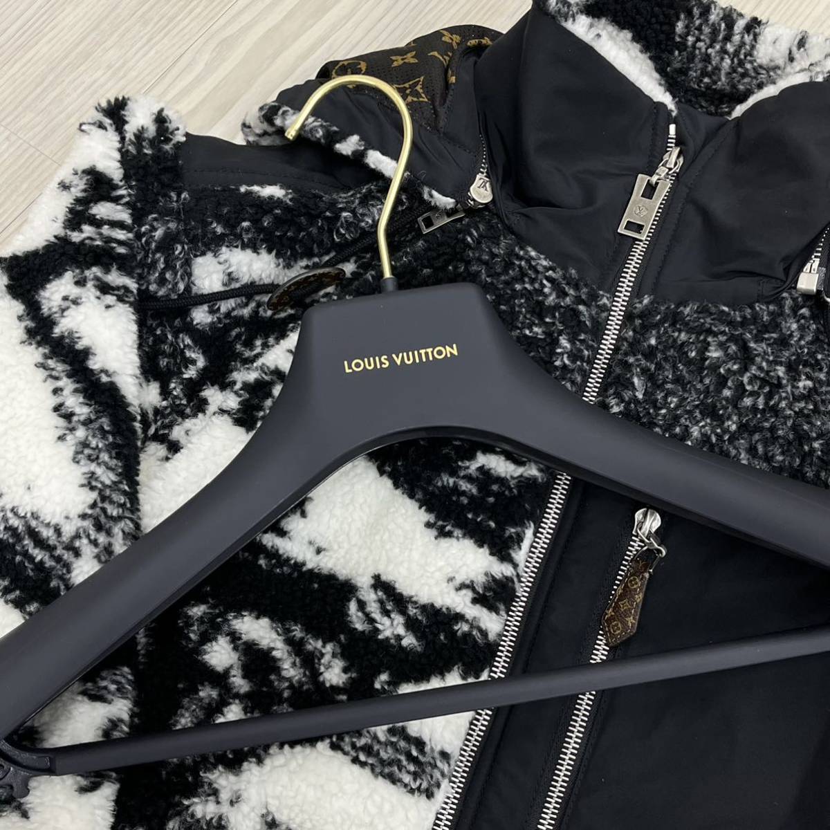 美品 ハンガー付 LOUIS VUITTON ルイヴィトン 21AW フォルナセッティ