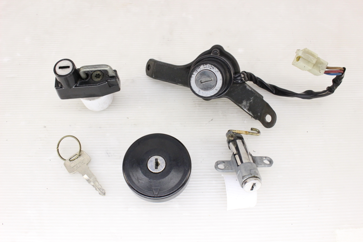 最新作，人気SALE 13290 V-MAX 2WEE00YA 純正 キーセット ハンドルロックキーシリンダー付き(ヤマハ用)｜売買されたオークション情報、yahooの商品情報をアーカイブ公開 - オークファン ヤマハ用