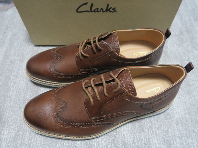2.5万★試着程度未使用品★箱付 CLARKS クラークス Chantry Wing / キャンティーウィング 天然皮革 本革 UK10 Tan Leather タンレザー -クラークス ワラビー 27.5の中古品 ATLハイクアップウォータープルーフ 来年200周年を迎えるクラークスの2024年秋冬シーズンの舞台はTOKYO \u201c靴を売らない\u201d接客と個の声を尊重する独自