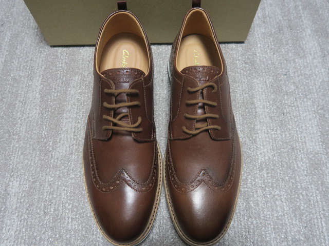 2.5万★試着程度未使用品★箱付 CLARKS クラークス Chantry Wing / キャンティーウィング 天然皮革 本革 UK10 Tan Leather タンレザー -クラークス ワラビー 27.5の中古品 ATLハイクアップウォータープルーフ 来年200周年を迎えるクラークスの2024年秋冬シーズンの舞台はTOKYO \u201c靴を売らない\u201d接客と個の声を尊重する独自