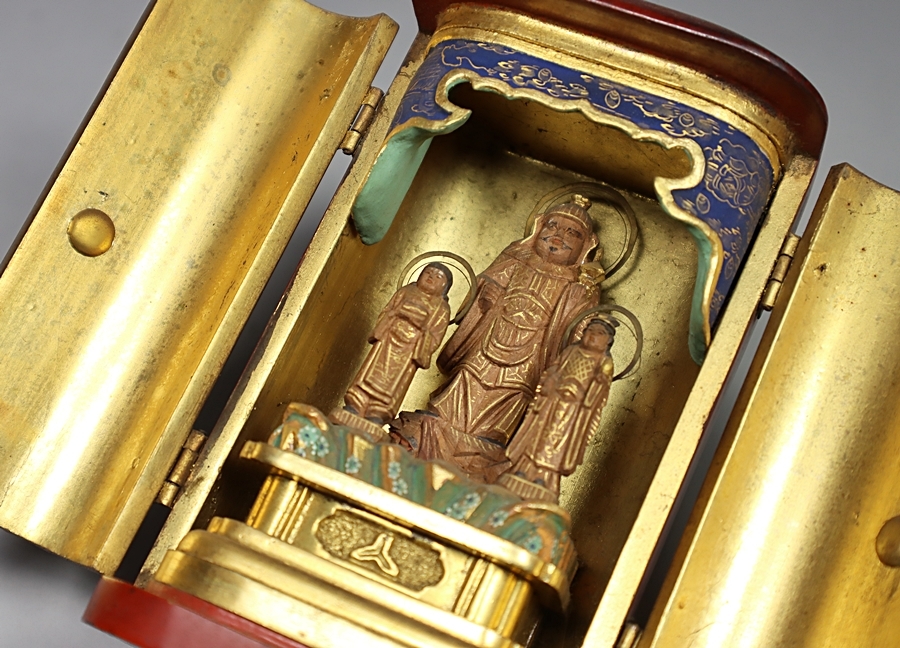 都涼音】仏教美術 木造 金彩細工 毘沙門天 三尊 仏像 厨子入り 希少 