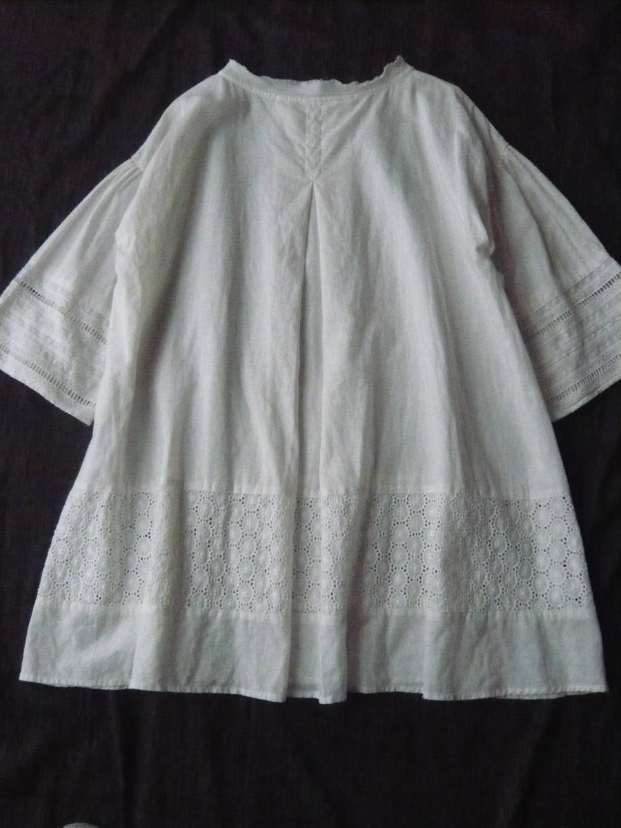 美品　コンジェペイエ　リネン混　レース付き　チュニック　7分袖 - コンジェペイエ 機能付リネン混レース使いシャツチュニック 新品未使用タグ付き ご愛用様お勧め Unblend│MONO