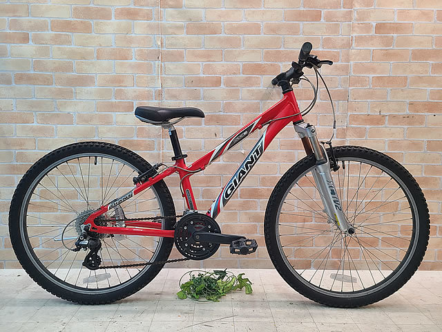 □ 1円スタート売切り!! □ GIANT ROCK 3 2009 size:XXS/320 145-155cm