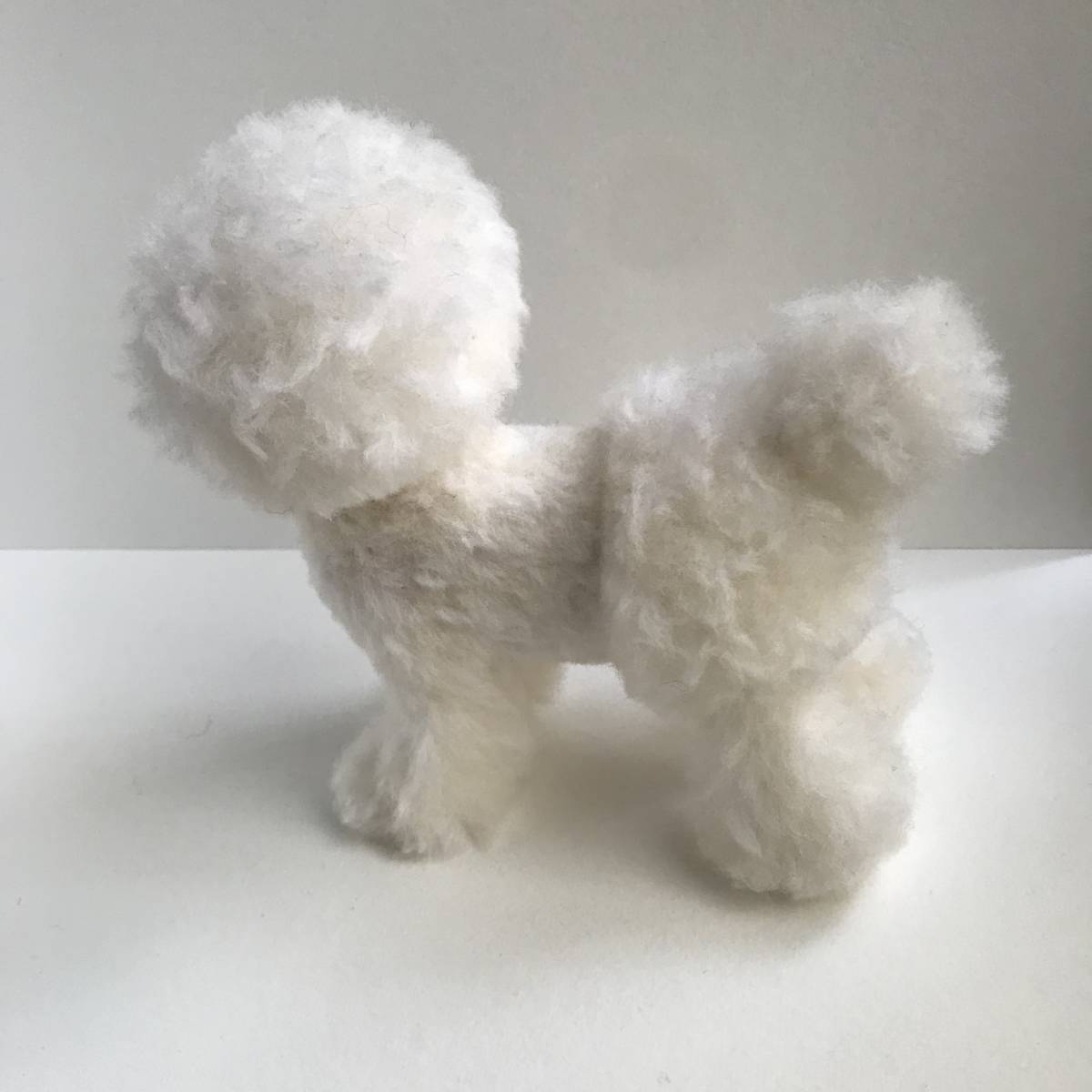 羊毛フェルト 犬 トイプードル プードル トイプー 白 ホワイト