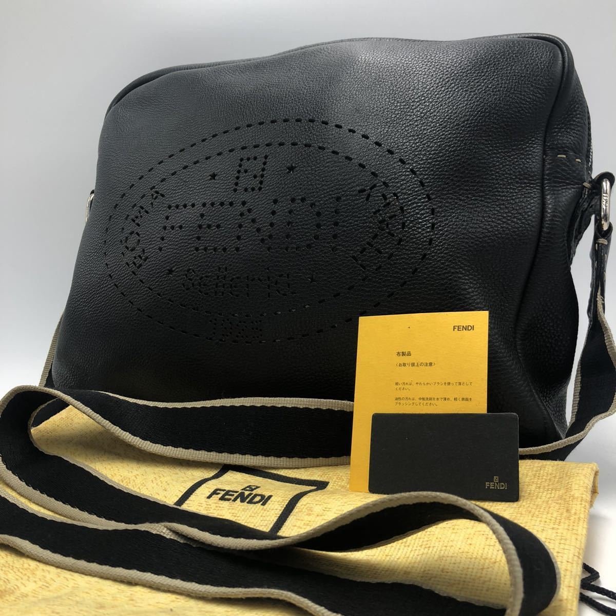 1円《極美品・現行品》 FENDI セレリア 大容量 ショルダーバッグ 