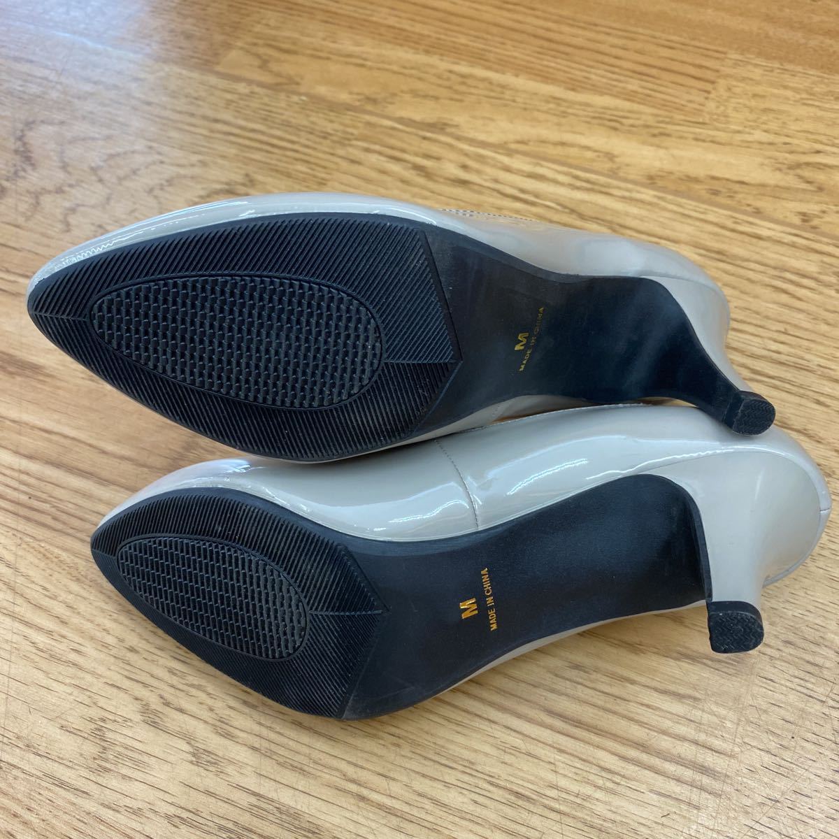 サイズm 23 0 ほぼ Apricot Garden アプリコットガーデン エレガント パンプス エナメル ヌードグレー ヒール7 フォーマル 23 0cm 売買されたオークション情報 Yahooの商品情報をアーカイブ公開 オークファン Aucfan Com