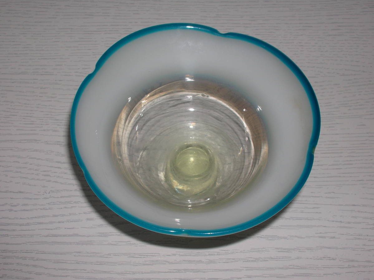 輪花縁乳白ぼかし氷コップ 大正ガラス 時代ガラス 昭和レトロ 吹き
