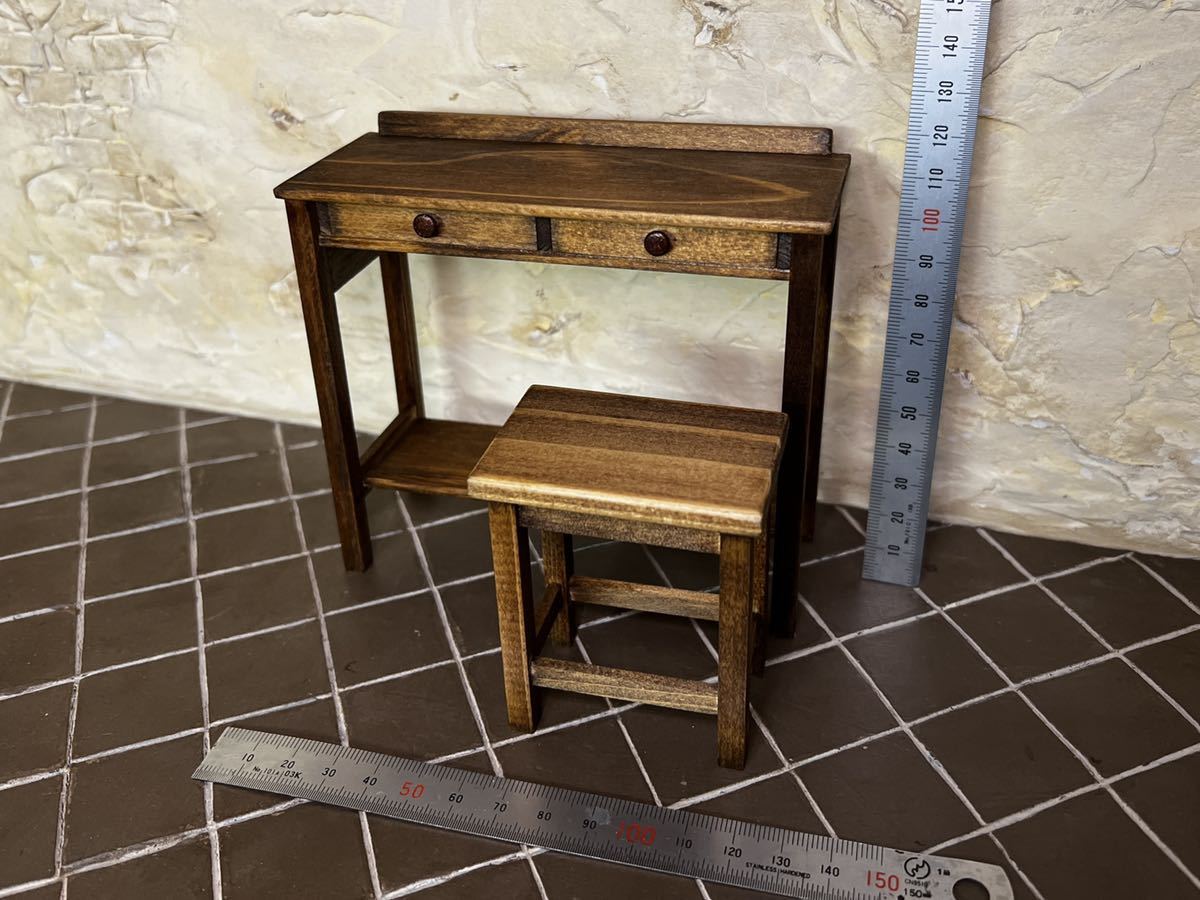 ミニチュア ドールハウス テーブル 木製 EatingBiting 家具 1:6 ドールハウス家具 : 椅子 ソファ ミニチュアダイニングテーブルと椅子セット ハンド – レトロ 家具の通販