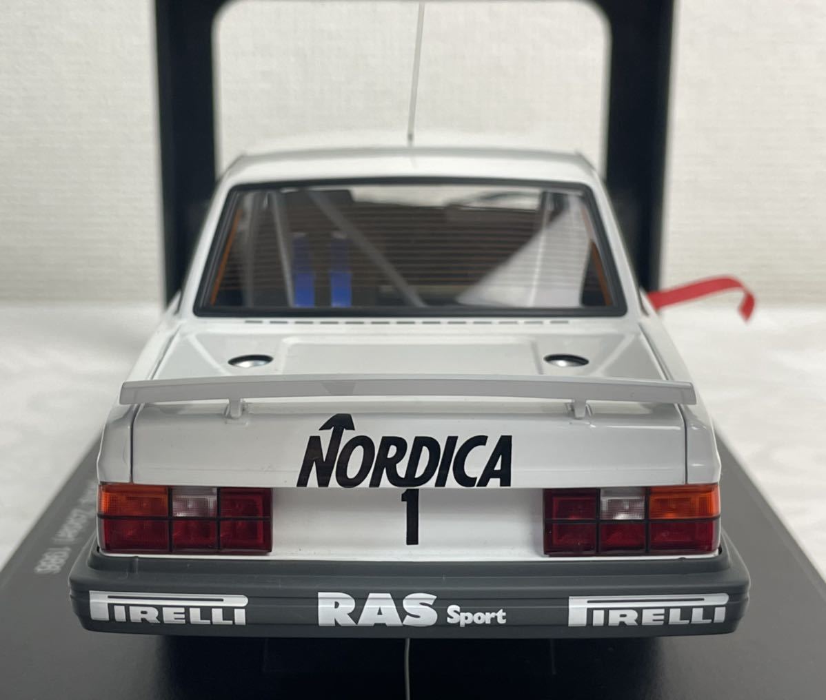 AUTOart オートアート 1/18 ボルボ 240ターボ VOLVO 240 TURBO ZOLDER