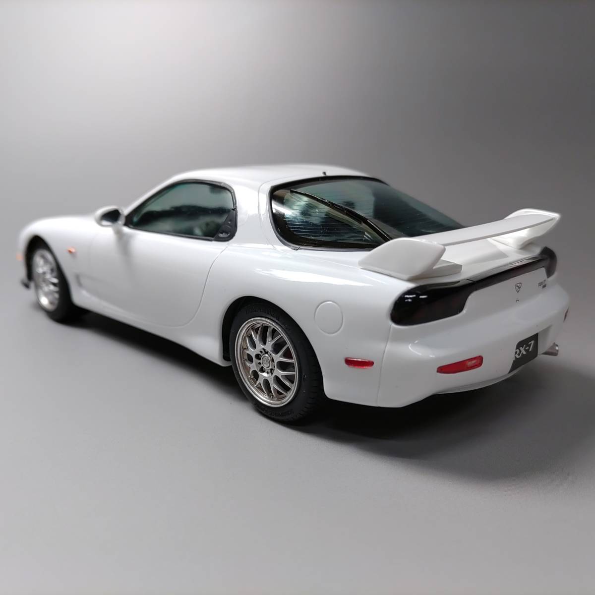 アオシマ 1/24 RX-7 FD3S 塗装済完成品 安室透フィギュア ケース付き 