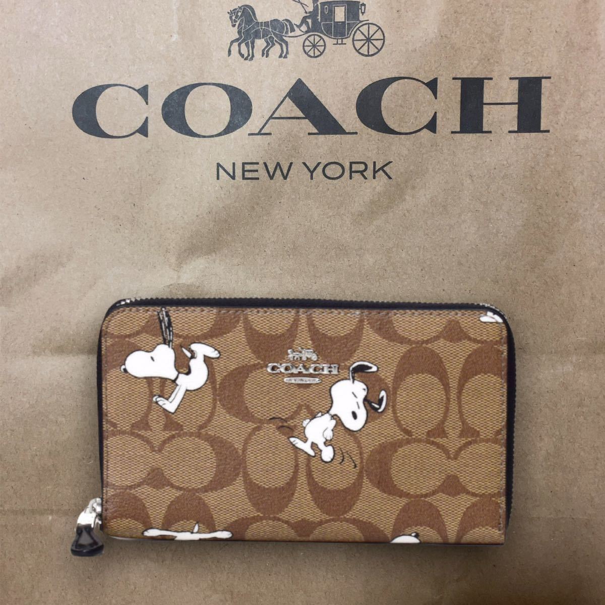 coach ピーナッツコラボ スヌーピー ラウンドジップ ミディアム 