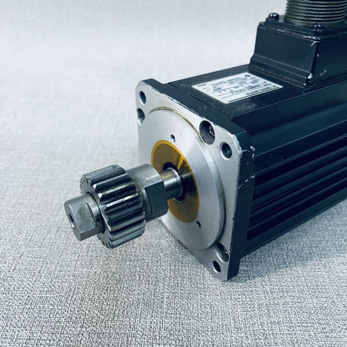 安川電機 サーボモーター YASKAWA 製品・ソリューション サーボモータ SGMAS-01ACA2C ★A 未使用品 安川電機 YASUKAWA サーボモーター SGMAS-02A2A21 A-35
