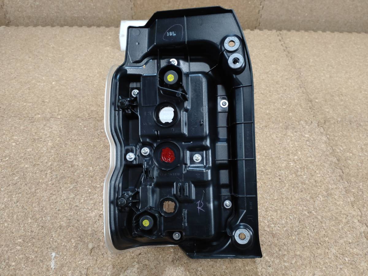 美品】スズキ ハスラー MR52S MR92S 右テールランプ LED KOITO コイト