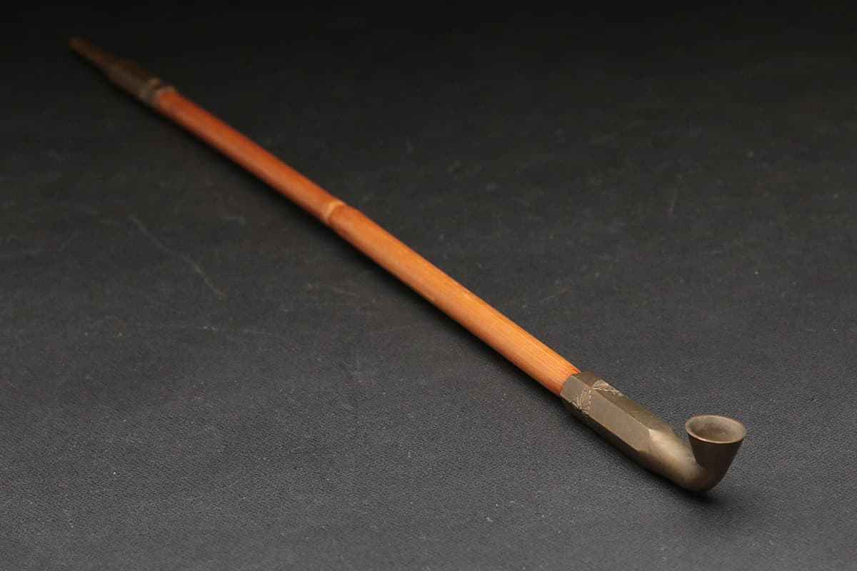 HV055 時代物 銅製 菊菱紋 長煙管 全長41cm 重50g・花魁煙管・竹羅宇銅