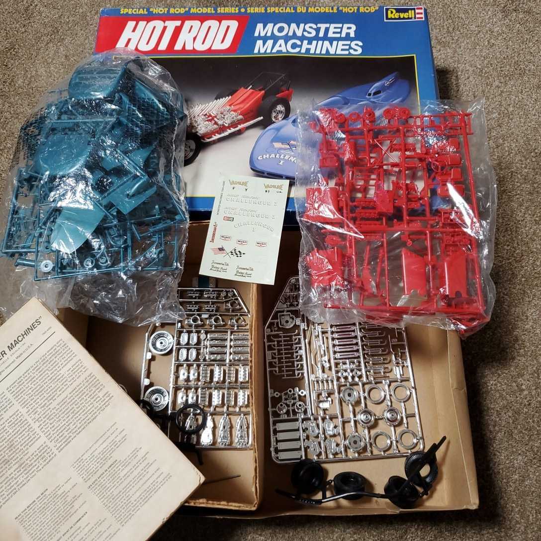 Revell & RevellMONOGRAM HOT ROD MONSTER MACHINES/LINDA VAUGHN