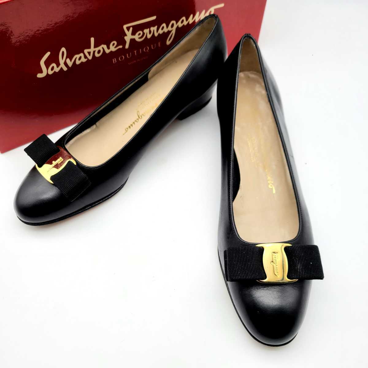 パンプス Salvatore Ferragamo サルヴァトーレフェラガモ フェラガモ サルヴァトーレ ブラック 公式通販 レザー ヴァラ 極 cm 黒 ヒール エナメル フェラガモ☆ヴァララウンドトゥウェッジパンプス