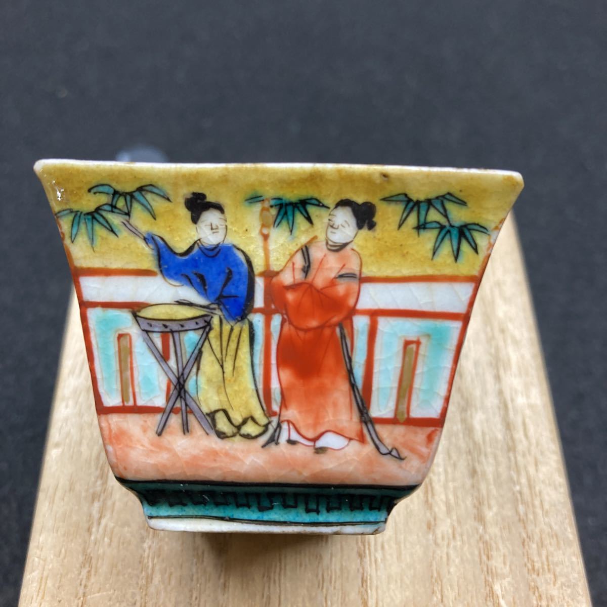 九谷焼 古い人物絵図 桝型酒盃 合わせ箱付き 一箇所直し有り