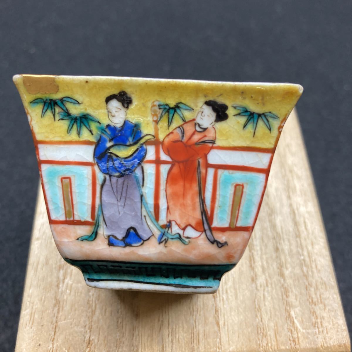 九谷焼 古い人物絵図 桝型酒盃 合わせ箱付き 一箇所直し有り