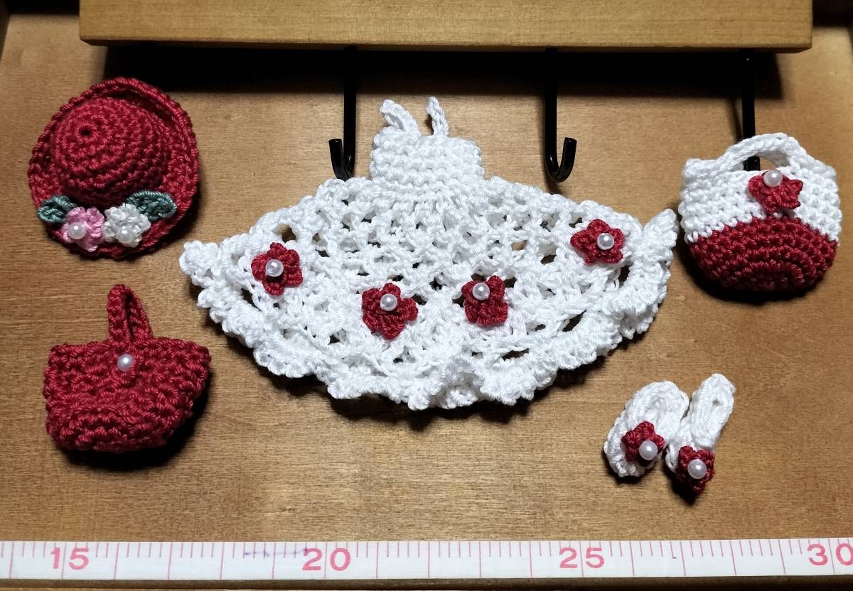 ハンドメイド ミニチュア レース編み 小物 5点セット 赤 完成品 売買されたオークション情報 Yahooの商品情報をアーカイブ公開 オークファン Aucfan Com