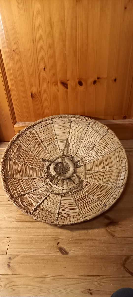 昭和レトロな藁菅製品 古い藁編みの笠と比較的新しい菅笠 みのかさ すげがさ 実用可だがコレクションに 古民具農具小道具 朝来佐嚢 その他 売買されたオークション情報 Yahooの商品情報をアーカイブ公開 オークファン Aucfan Com