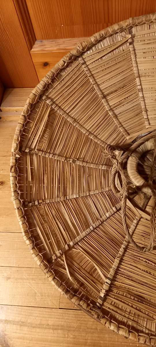 昭和レトロな藁菅製品 古い藁編みの笠と比較的新しい菅笠 みのかさ すげがさ 実用可だがコレクションに 古民具農具小道具 朝来佐嚢 その他 売買されたオークション情報 Yahooの商品情報をアーカイブ公開 オークファン Aucfan Com