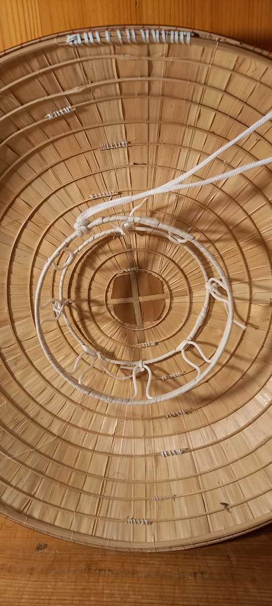 昭和レトロな藁菅製品 古い藁編みの笠と比較的新しい菅笠 みのかさ すげがさ 実用可だがコレクションに 古民具農具小道具 朝来佐嚢 その他 売買されたオークション情報 Yahooの商品情報をアーカイブ公開 オークファン Aucfan Com