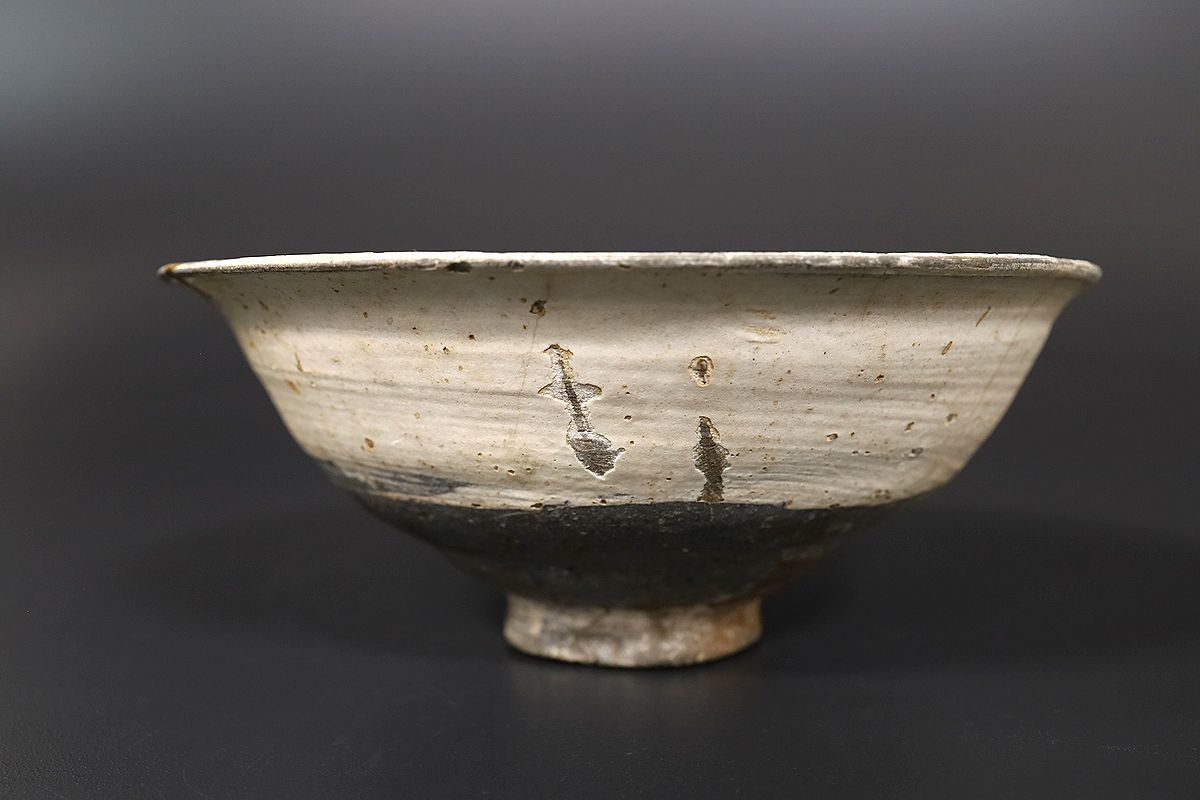 美術品・アンティーク・コレクション 古美術 李朝 刷毛目鉢 濃茶 三島
