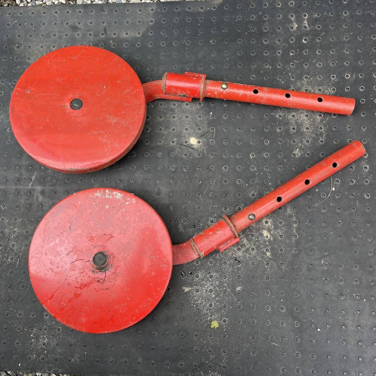 低価 トラクターパーツ 部品 メーカー不明 尾輪 左右セット 軸径43㎜ 円板直径340㎜(パーツ)｜売買されたオークション情報、yahooの商品情報をアーカイブ公開 - オークファン パーツ