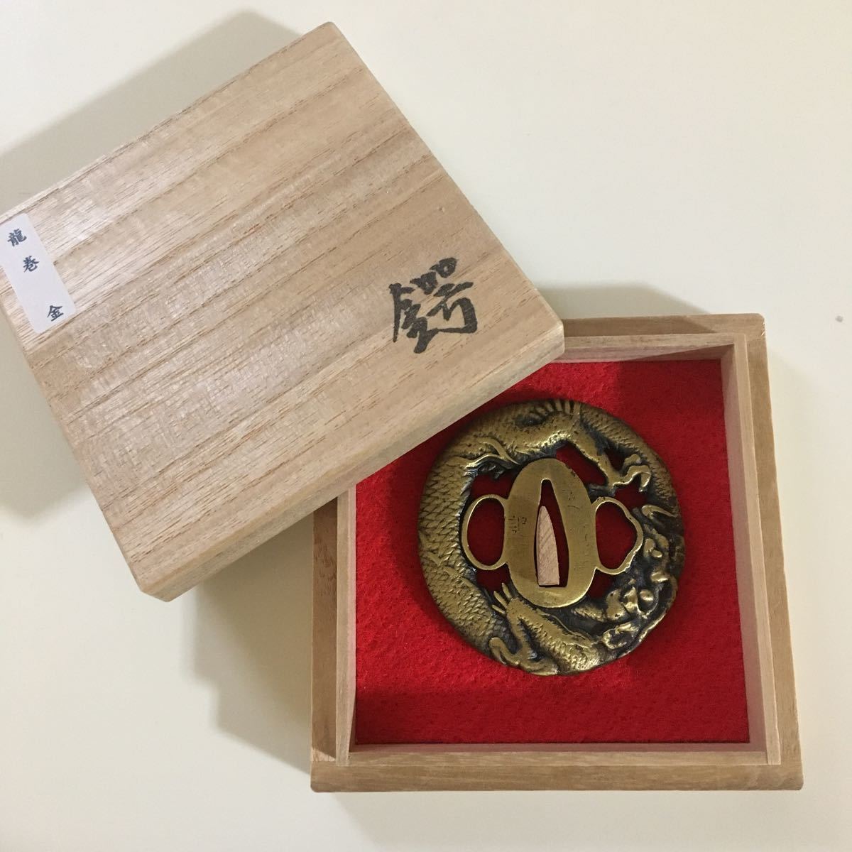 時代物 大小鍔 大小拵 武者 鎧 日本刀 収納桐箱 アンティーク 時代物 大小鍔 大小拵 武者 鎧 日本刀 収納桐箱 アンティーク