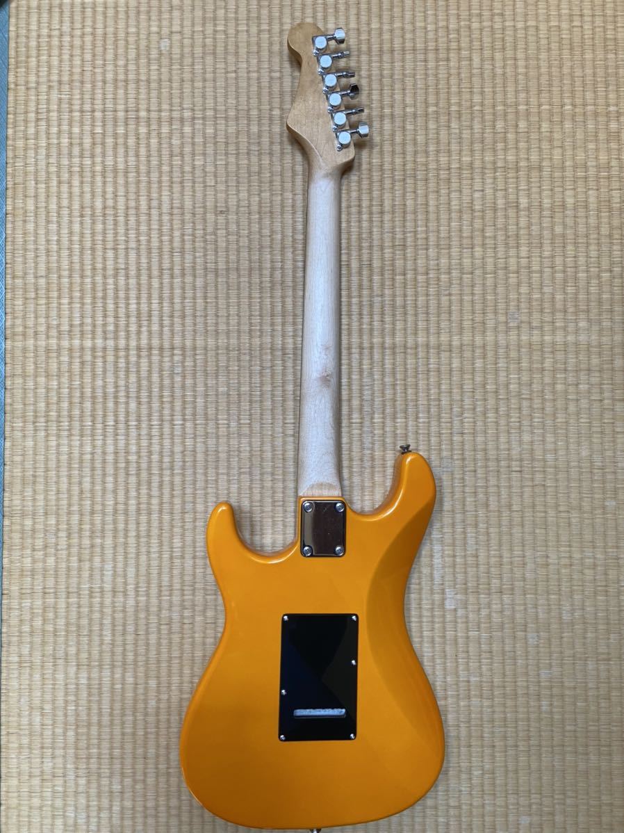 ブライアン by バッカス ミディアムスケール 24フレット スキャロップ