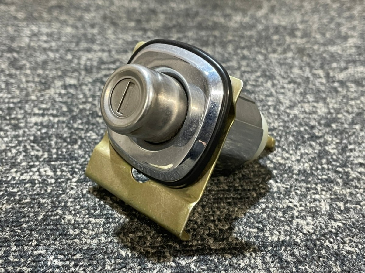 グロリアワゴン E-WY30 純正 キー/キーシリンダー 1台分セット 動作 