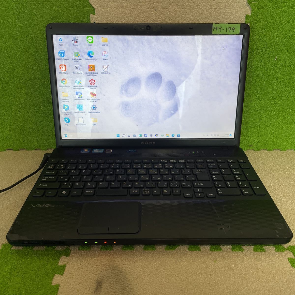 新型Windows11搭載/爆速2世代Core-i7/大人気富士通ホワイト色
