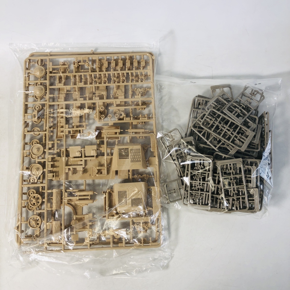 新品未組立 GUNZE SANGYO HIGH-TECH MODEL 1/35 10.5cm 18式榴弾砲搭載