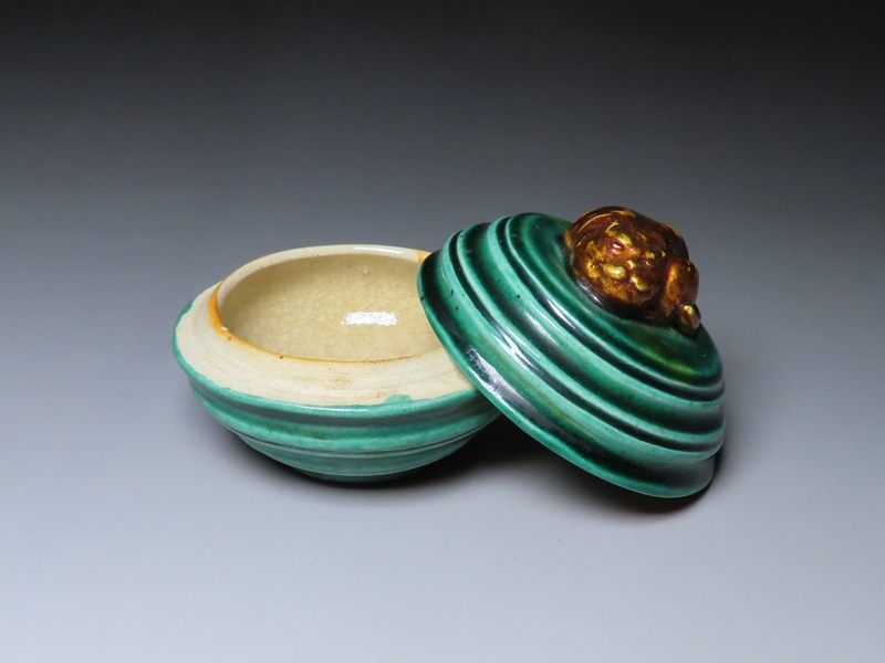 帝室技芸員 初代 真葛香山 造 依元様交趾意甲寅香合 共箱