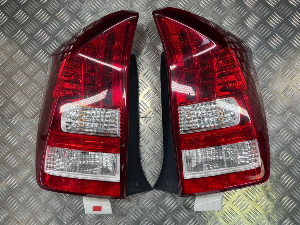 プリウスα 前期リアランプ　左右2個セット USトヨタ純正 テールランプ 前期 2個セット プリウスα 前期リアランプ