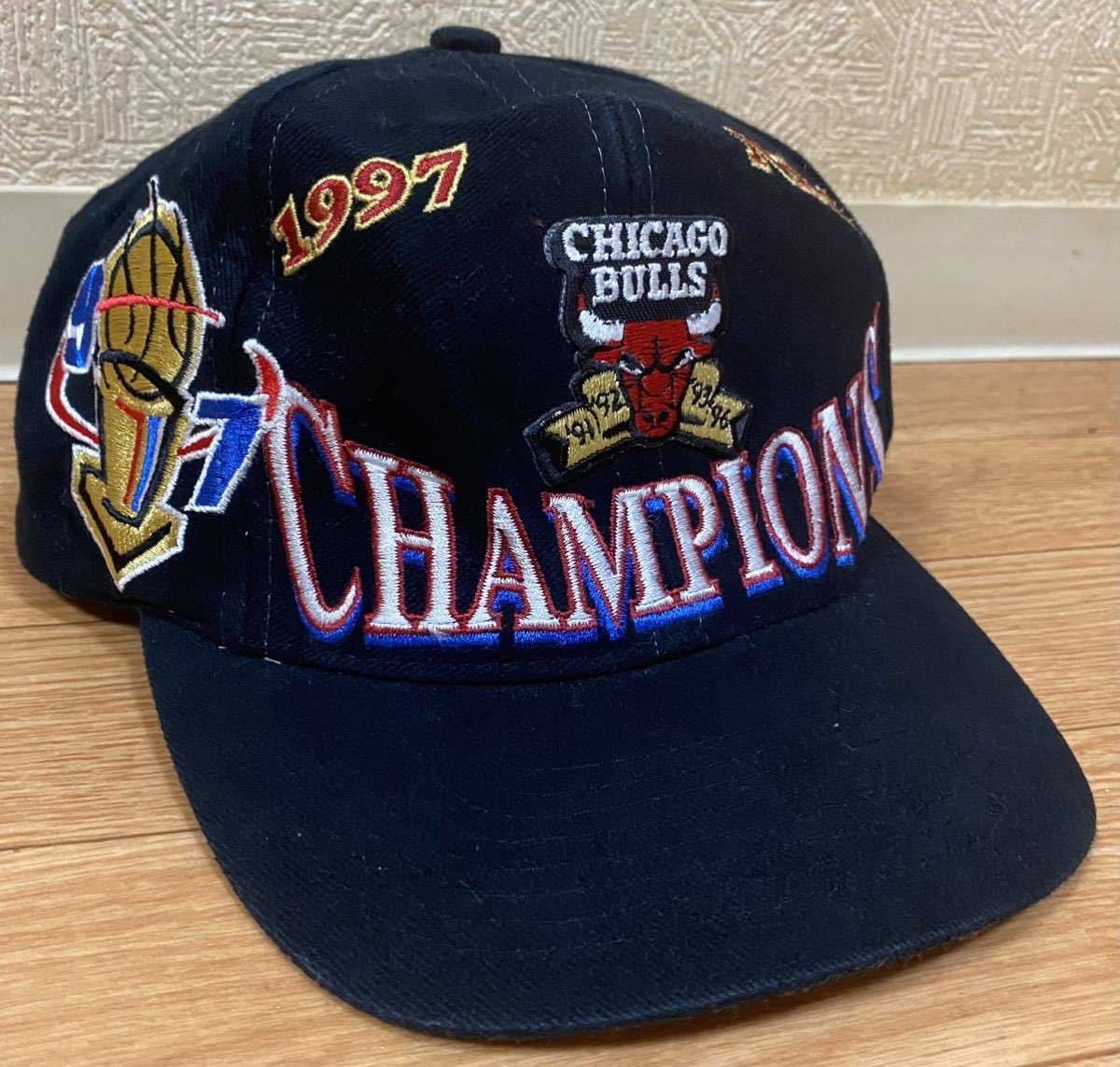 レア 90s CHICAGO BULLS 1997 CHAMPIONS ビンテージ キャップ NBA 