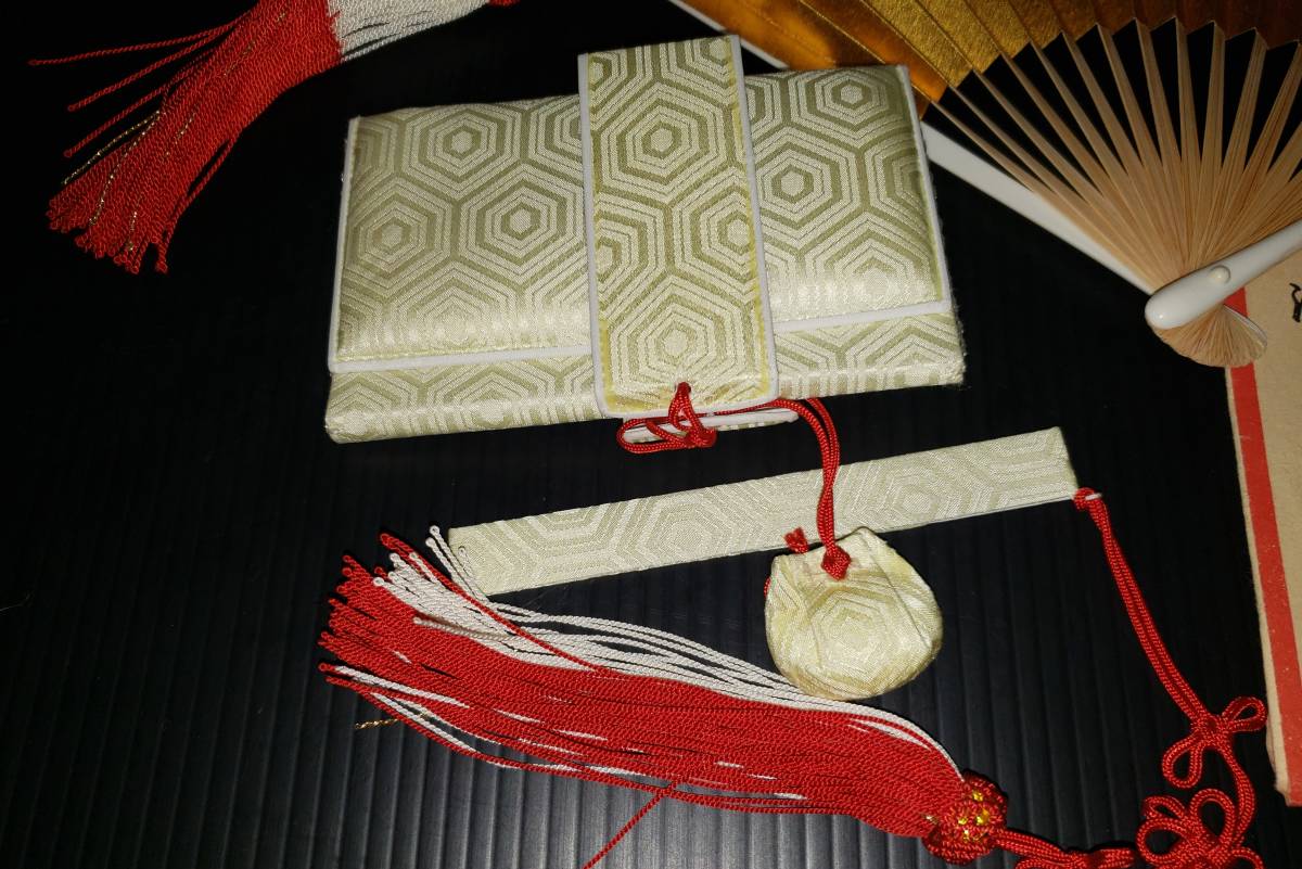 帯揚 帯締め 筥迫 末広 4点セット 黄色 婚礼衣装 結婚式 白無垢 色打掛 大振袖 引振袖 和装小物 | 帯揚げ 振袖 フォーマル 絹 こだわりきもの専門店Kisste