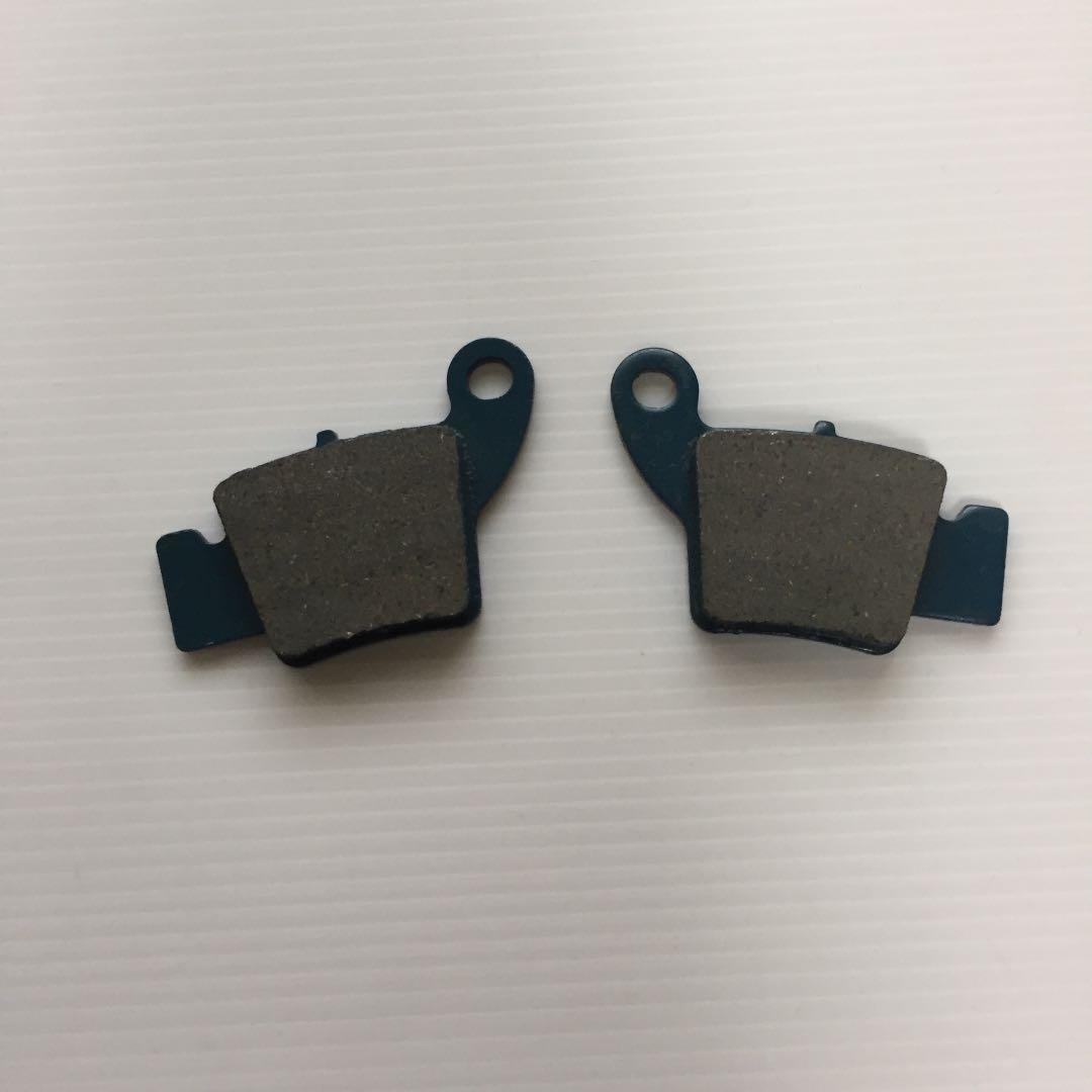 ♪ メガリ ２５０Ｒリアブレーキパッド_1