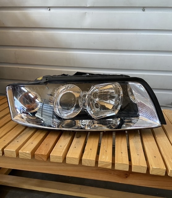 アウディ A4 B6 ヘッドライト HID キセノン 右 2001 2002 2003 2004 A4