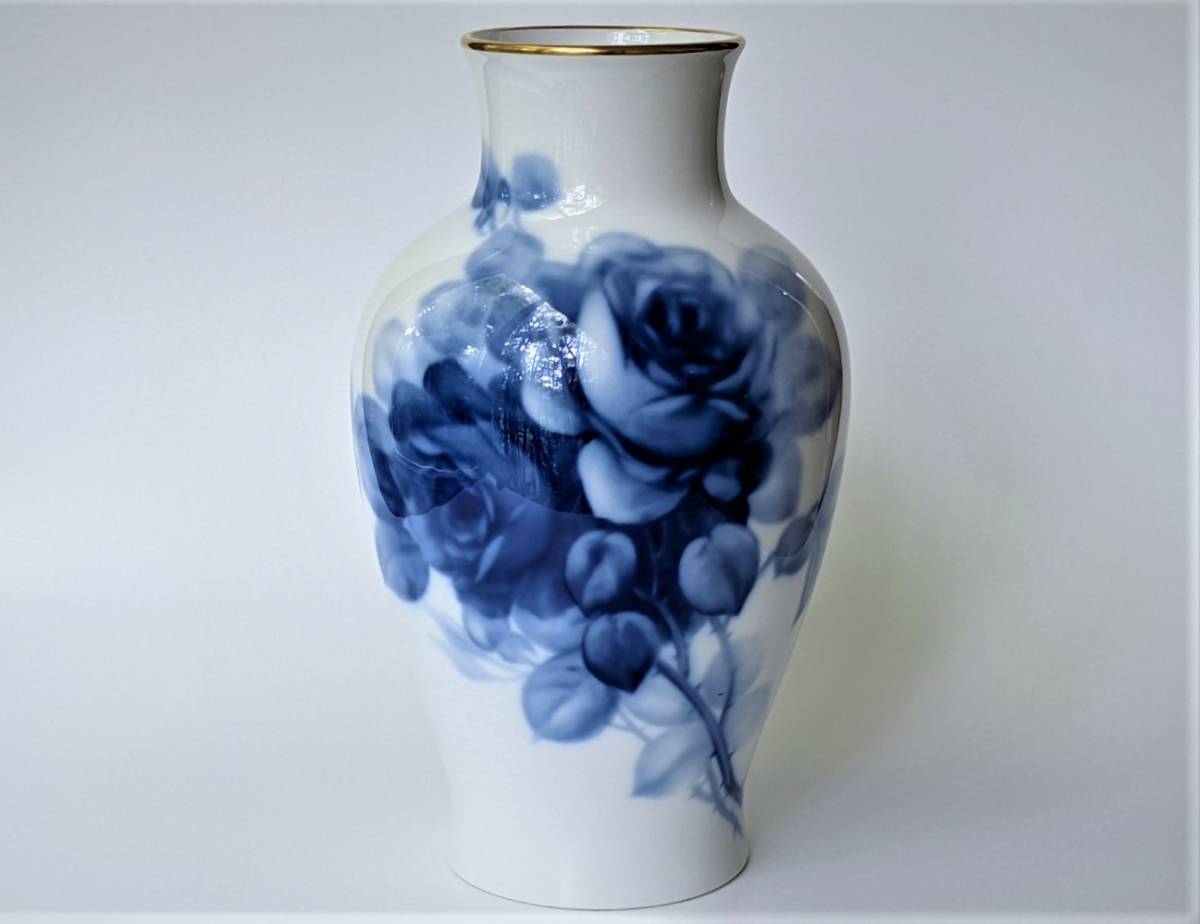  日本製 皇室御用達 大蔵陶園 OKURA フラワーベース ブルーローズ 花瓶 花生 高さ28cm(大倉陶園)｜売買されたオークション情報、yahooの商品情報をアーカイブ公開 - オークファン 大倉陶園