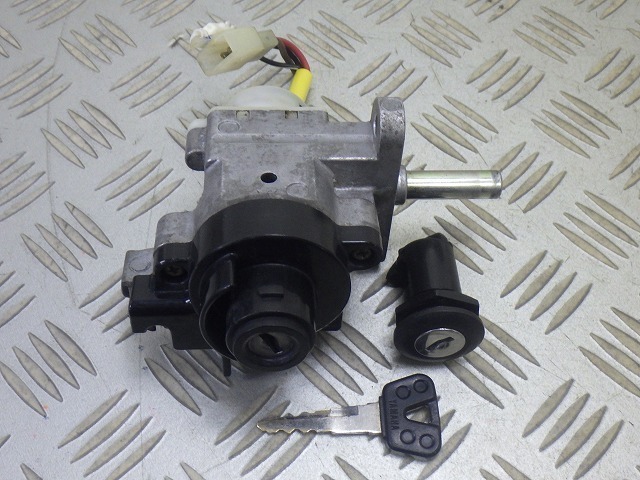 マジェスティ125 キーシリンダー 2点セット LPR5CA01020002*** 5CA