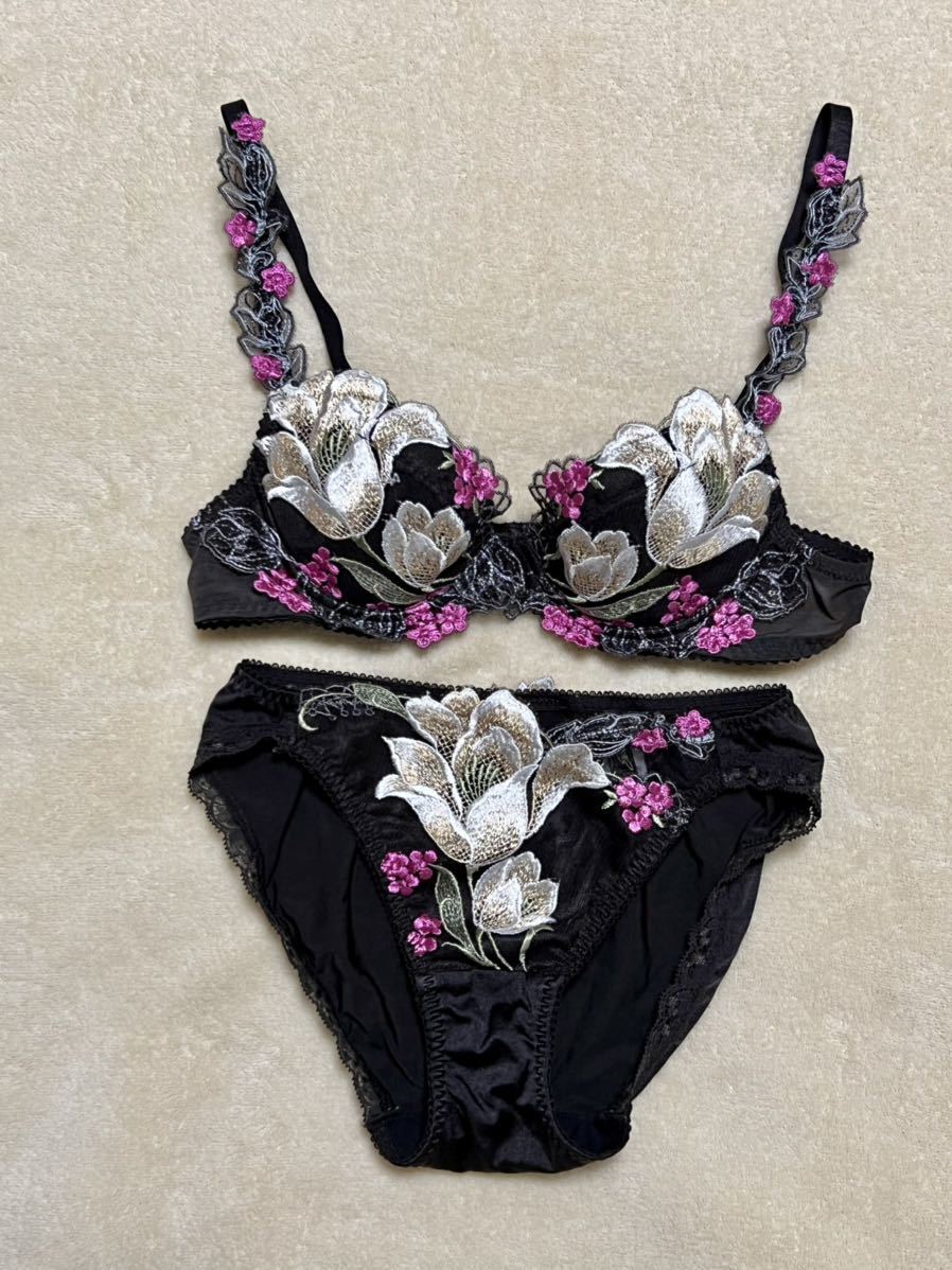 サルート ワコール タンス整理品 - 補正下着 D70ピンク 公式通販
