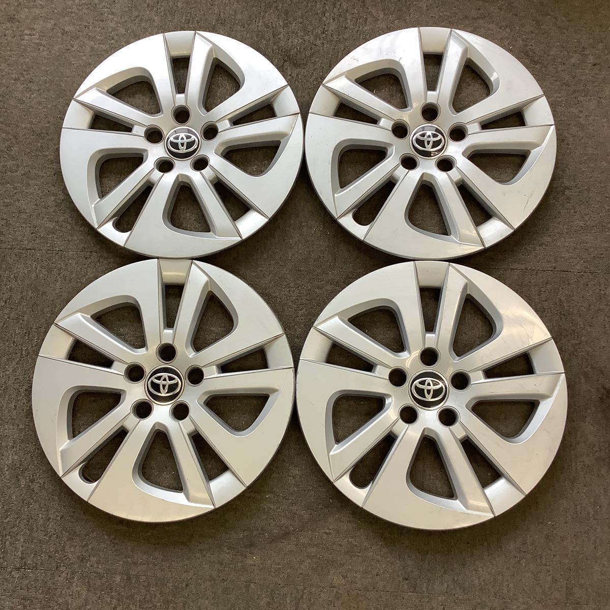 プリウス ホイールキャップ トヨタ 4枚セット 50系 トヨタ純正 純正