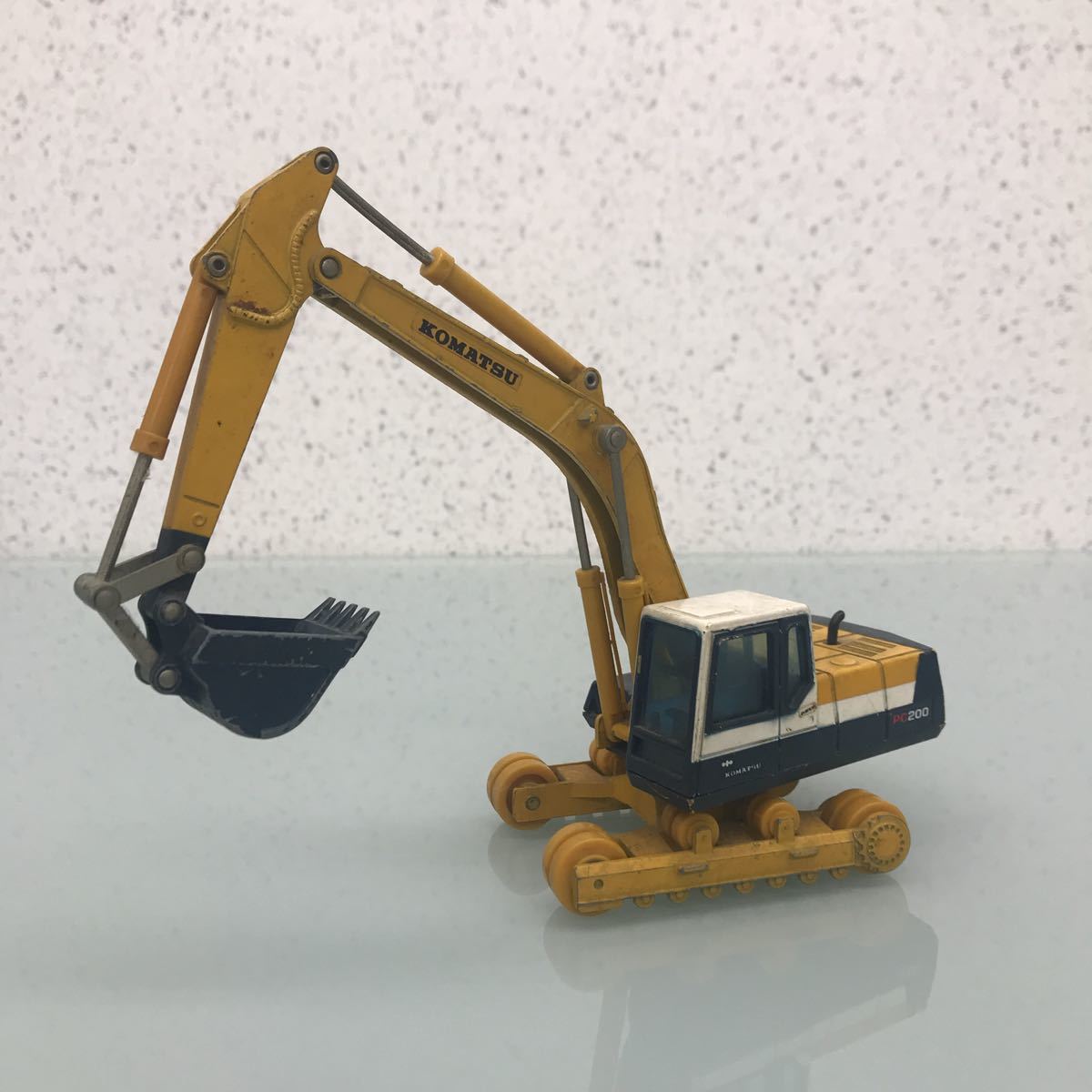 ジャンク】KOMATSU コマツ ダイキャスト コンボショベル PC200 K-004