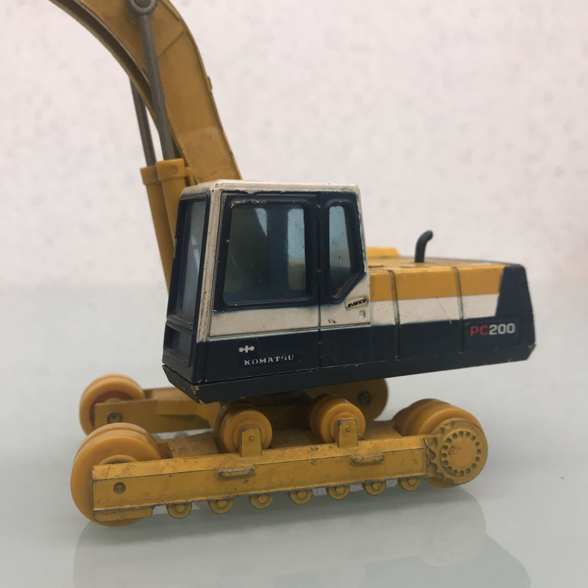 ジャンク】KOMATSU コマツ ダイキャスト コンボショベル PC200 K-004