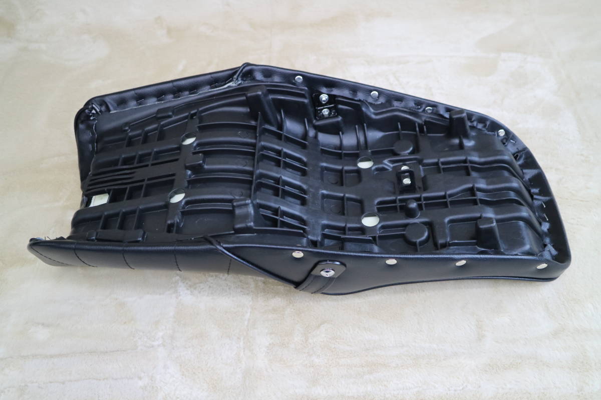 XJR400 前期 タックロール シート 黒 皮 ボタン / あんこ抜き 完成品 