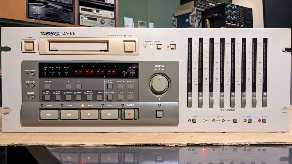 TASCAM DA-88 デジタルマルチトラックレコーダー 通電確認済 TASCAM DA-88 通電確認のみ Junk品扱い(マルチトラックレコーダー