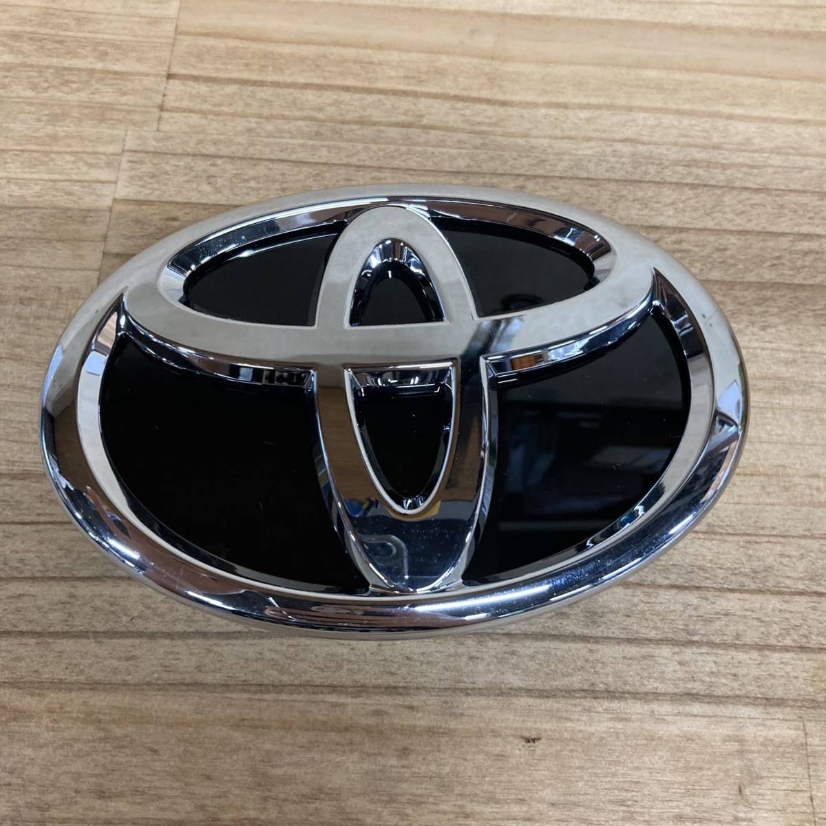 み。 40 TOYOTA (トヨタ) 純正部品 シンボル エンブレム ノア ヴォクシー